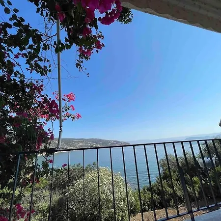 Apartment Breathtaking Oceanfront View & Private Xiropigado