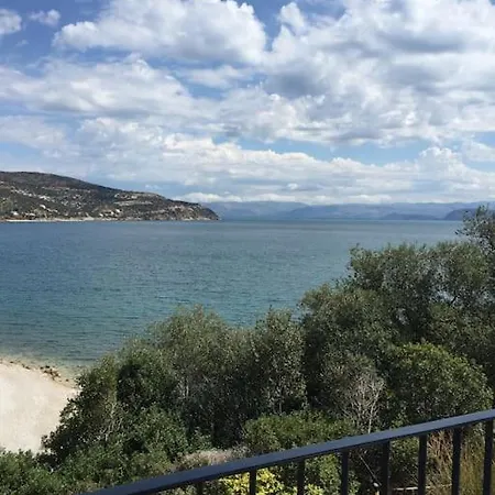 Breathtaking Oceanfront View & Private Apartment Xiropigado