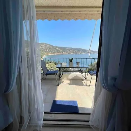 Breathtaking Oceanfront View & Private Apartment *